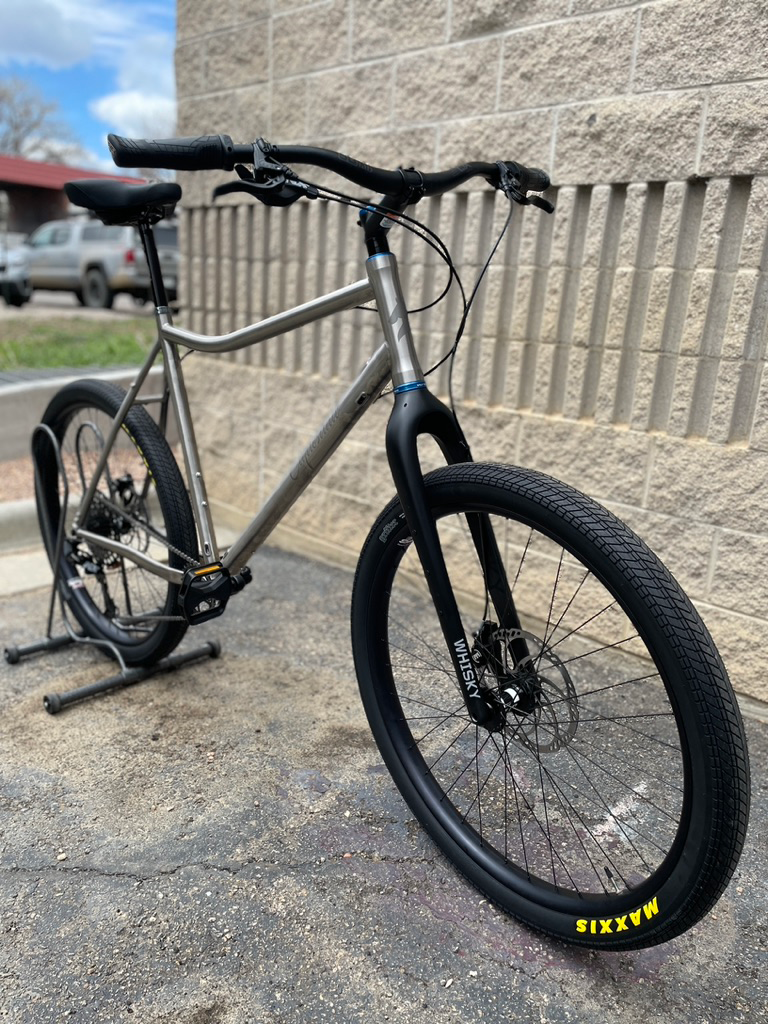 Hybrid mountain bike for big and tall